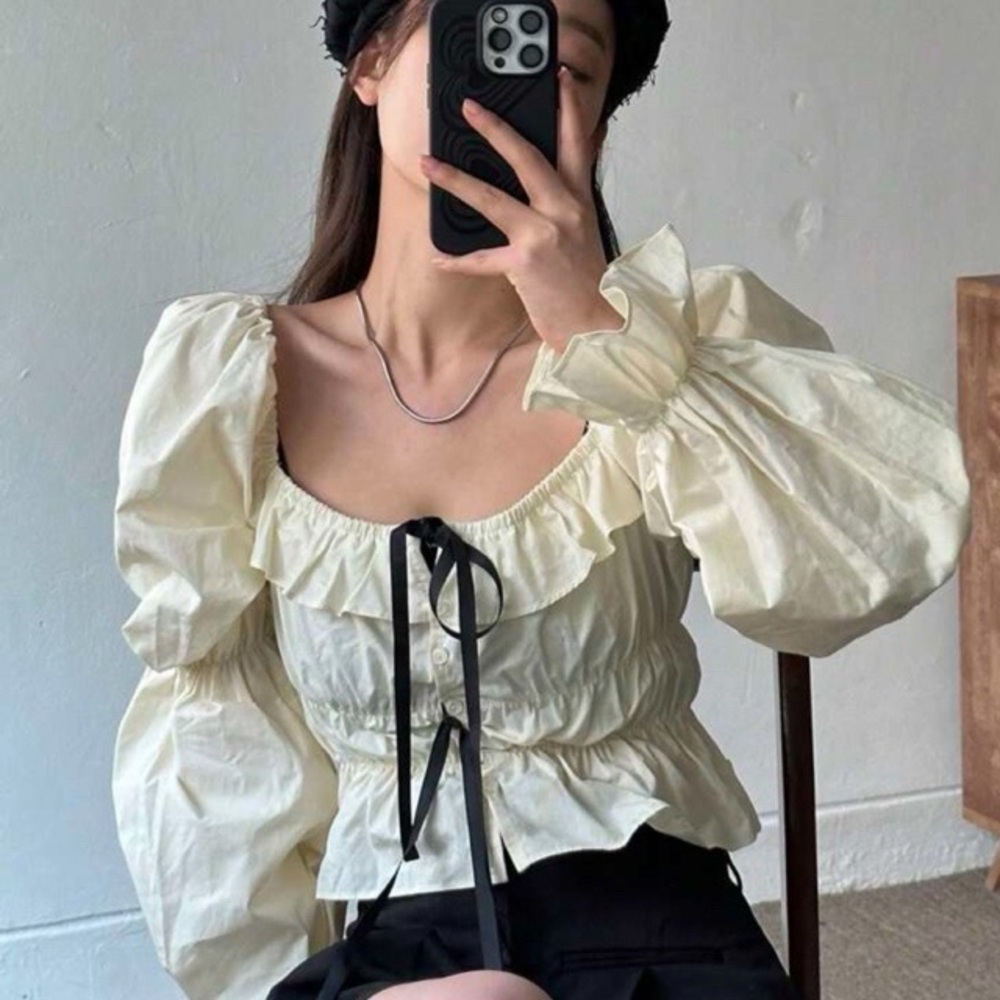 Dazy(SHEIN)Cream Women's Top with Black Accents- Size XL